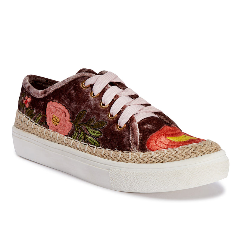 Flower embroided trainer