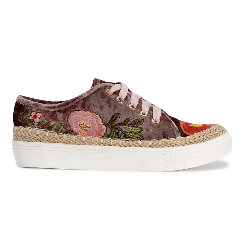 Flower embroided trainer